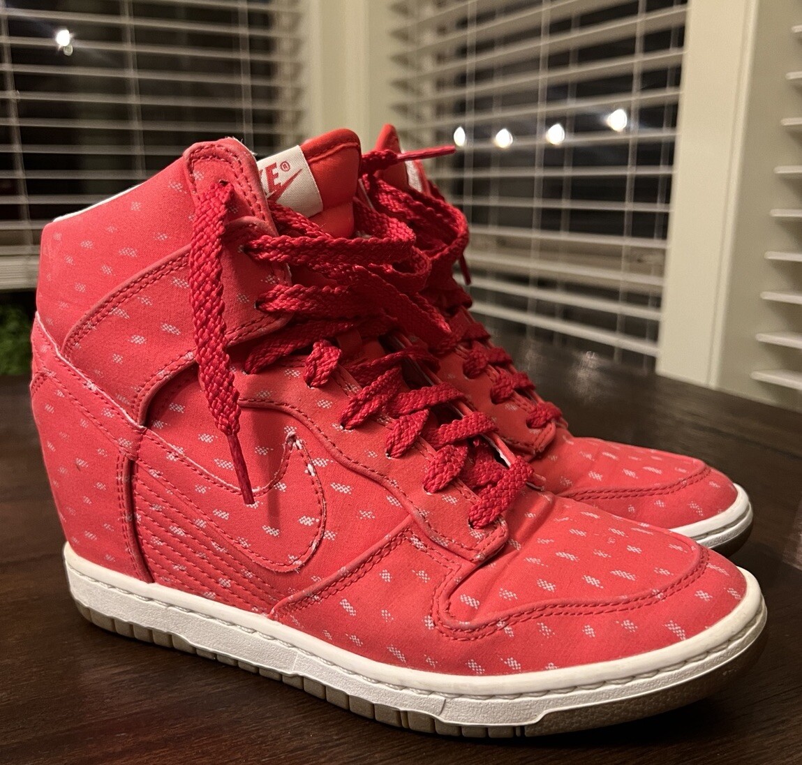 red nike sky high dunks