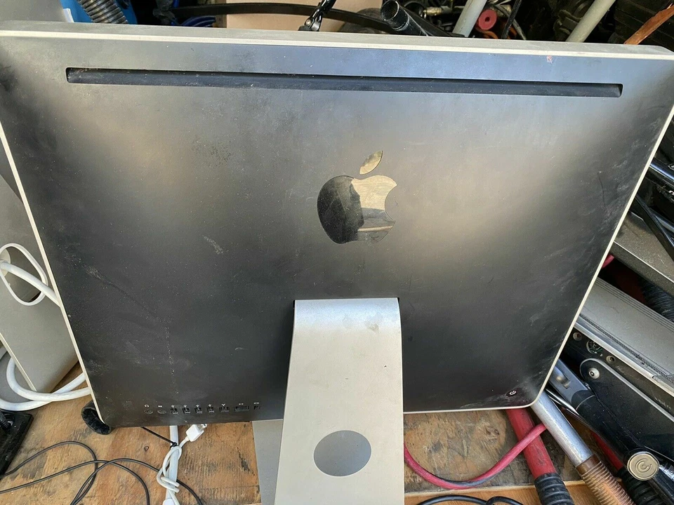 iMac 20" Early 2008 Core 2 Duo 2.66Ghz / 4GB / 320GB HDD - Image 2 of 3