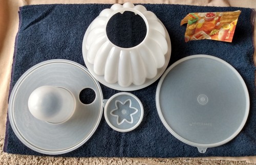 Lot De 6 Moules Tupperware Jel-n-Serve Ronds 616 Avec Inserts Et Couvercles 229 Tulipe - Occasion