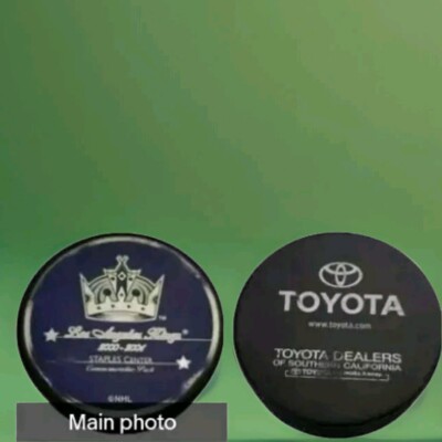 2000-2001 LA KINGS NHL STAPLES CENTER COMMEMORATIVE PUCK TOYOTA SPONSOR  