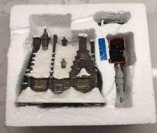 Harry Potter Hawthorne Village - Hogs Head Inn W/Hogwarts Sleigh - COA - Lighted