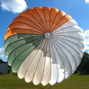 2000 Milit C9, 28ft. Parachute w/Grn Lines/Red Steering Lines/Lines cut at Links
