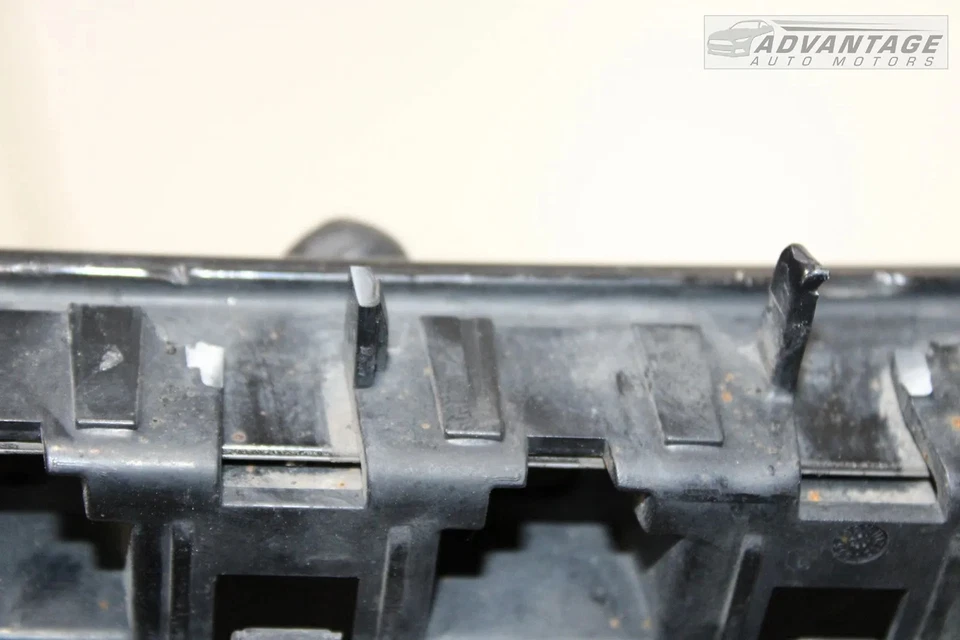 2016-2019 BMW 750I XDRIVE SEDAN RIGHT SIDE SKIRT ROCKER PANEL MOLDING COVER OEM - Image 4 of 4