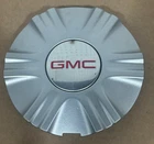 One (1) single OEM 2016 2017 GMC Terrain center cap / hubcap 5772