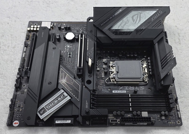 DAMAGED ASUS ROG STRIX Z790-H Gaming WiFi LGA 1700 DDR5 PCIe 5.0 Motherboard
