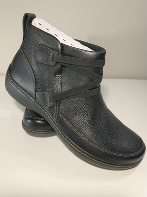 Clarks Womens Cora Blossom Black Leather Size 9 W NEW Ankle Boot Side Zip