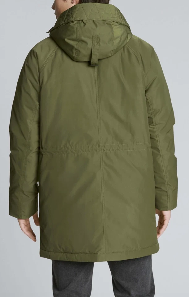 Parka aislante para hombre verde musgo con capucha resistente al agua Everlane mediana para hombre Foto 2 de 2