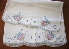 Vintage 2 Pillow Case Set, Floral Pattern, Hand Embroidered, Standard Size Case