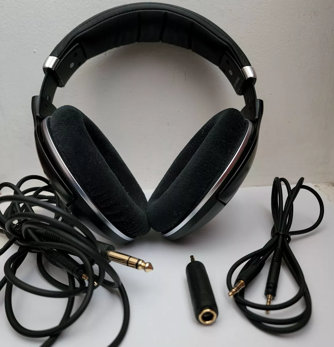 Sennheiser HD 599 SE Black Open Back Headphones With Original Cables and Adaptor