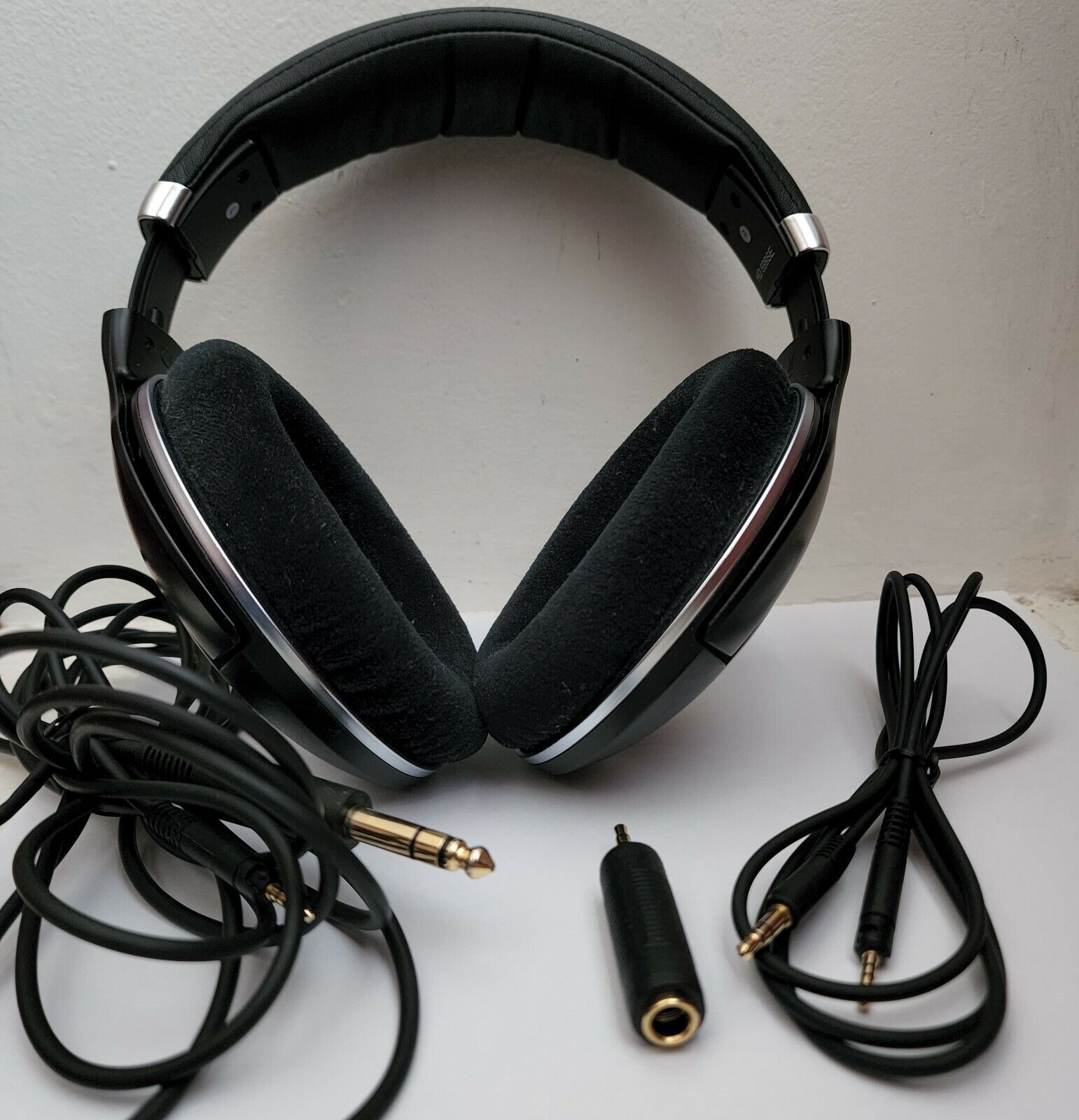 Sennheiser HD 599 SE Black Open Back Headphones With Original Cables and  Adaptor