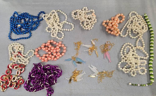 Vintage Assorted Fashion Costume Jewelry Necklace Lot #1 of 4