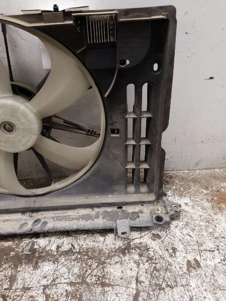 Conjunto de ventilador de motor de ventilador de radiador mercado de Canadá para Toyota Matrix 09-14 Foto 3 de 4