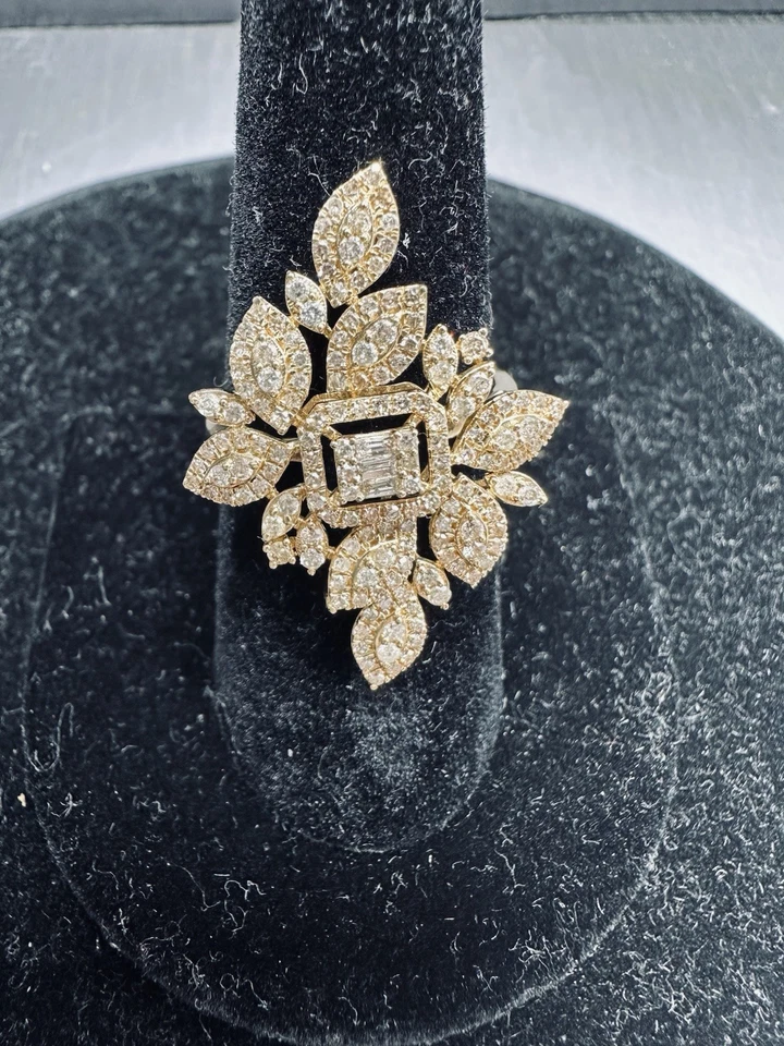 18k Gold Diamond Cocktail Ring - Image 2 of 4