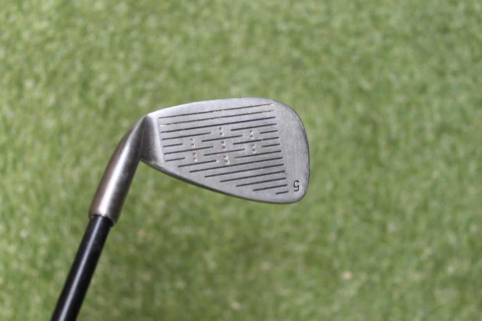 Square two power circle graphite shaft 5 iron golf club - Image 3 of 4