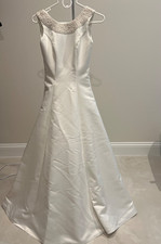 preowned wedding dress with pearl colllar