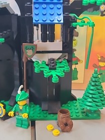 Lego 6054 Forestman's Hideout Near Complete