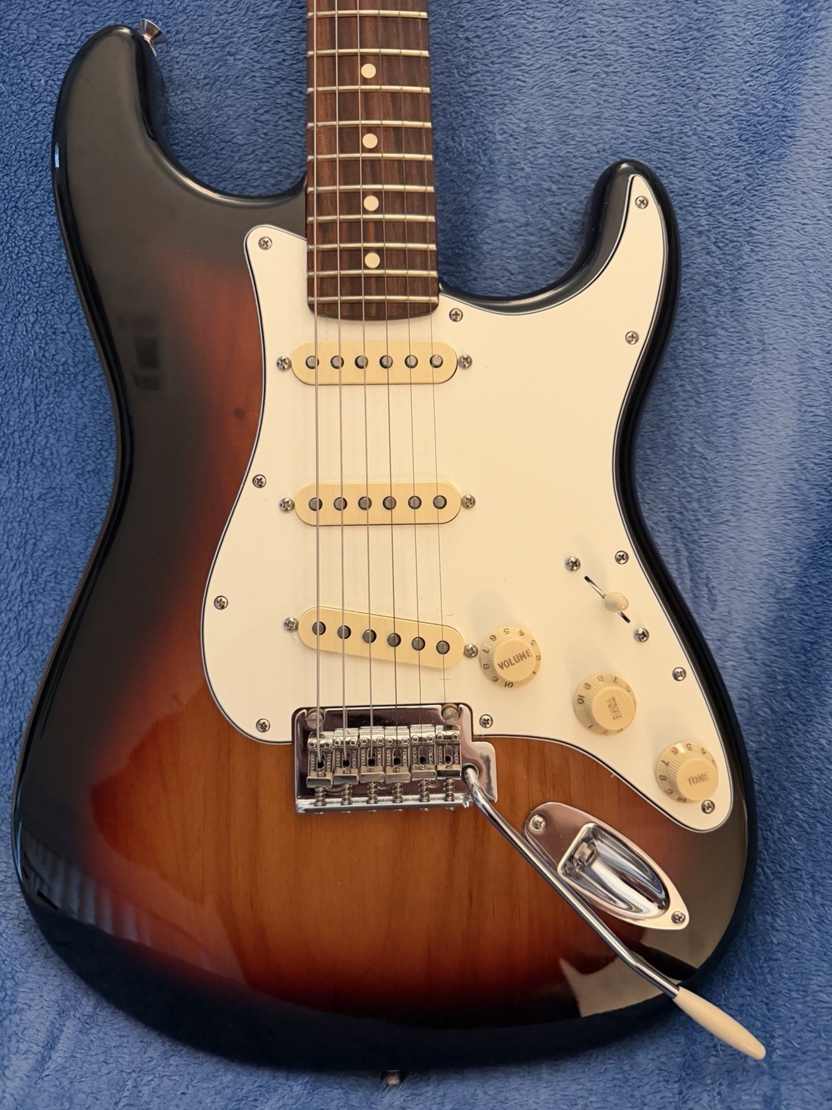 Fender Player II Stratocaster 3-Color Sunburst RW  - Gig Bag - Locking Tuners