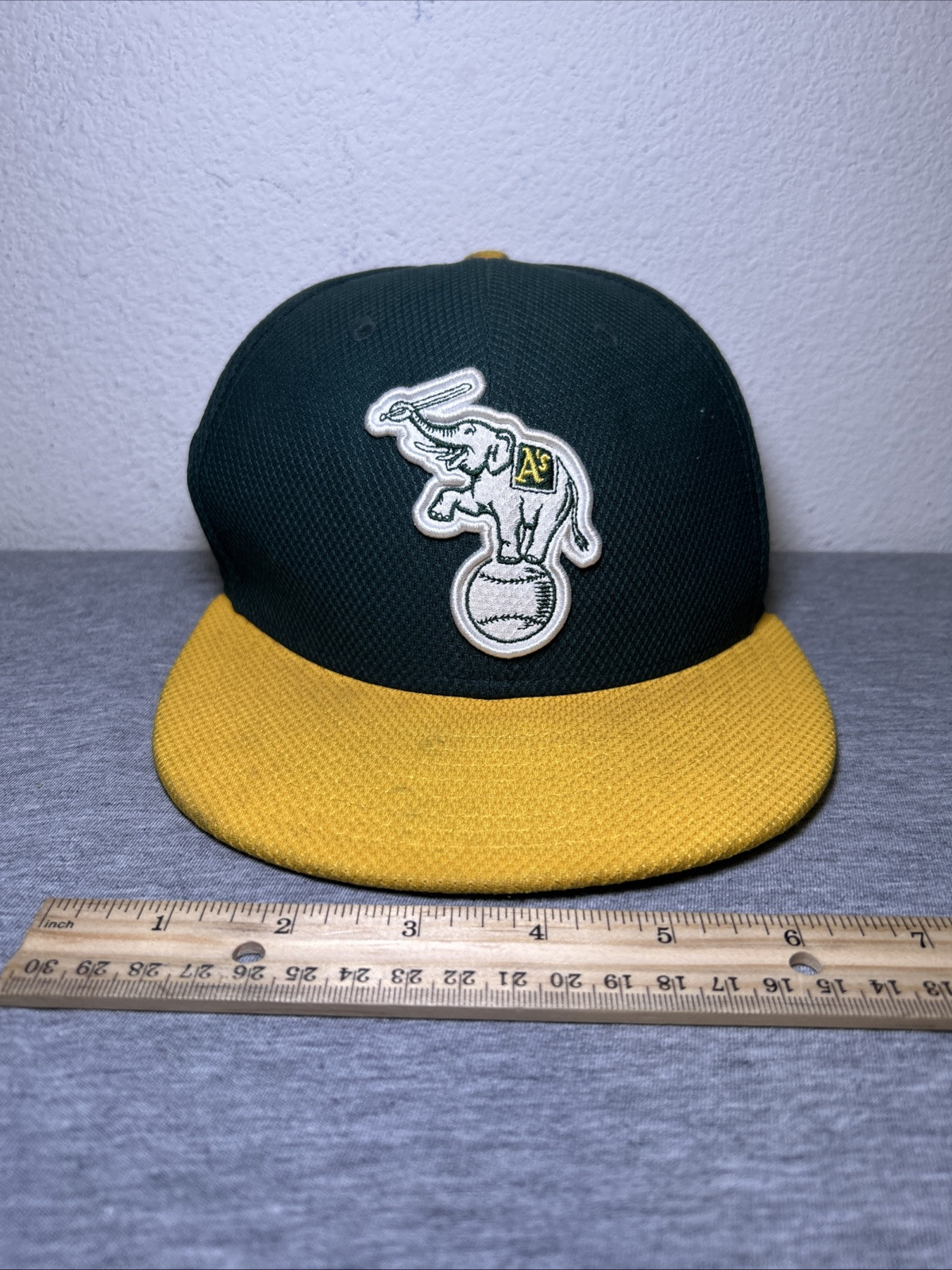 Oakland A's Fitted Hat New Era Size 7 3/8 Vintage Elephant Logo 59Fifty MLB