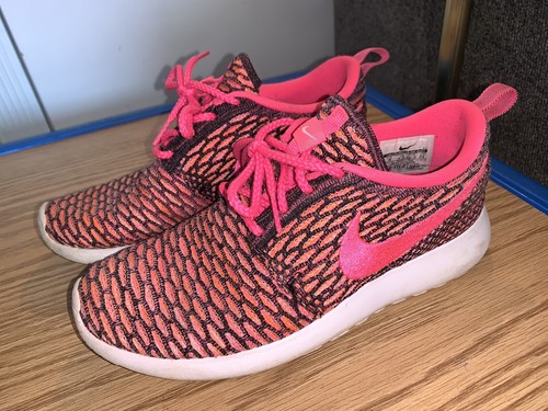 nike roshe run womens black