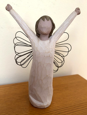 Willow Tree Figurine Angel Of Courage by Sue Lordi. Demdaco. 2004