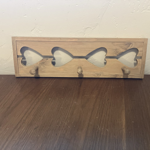 Vintage 3 Peg Wooden Wall Mounted Hanger Coat Organizer Hat Key Hearts Country