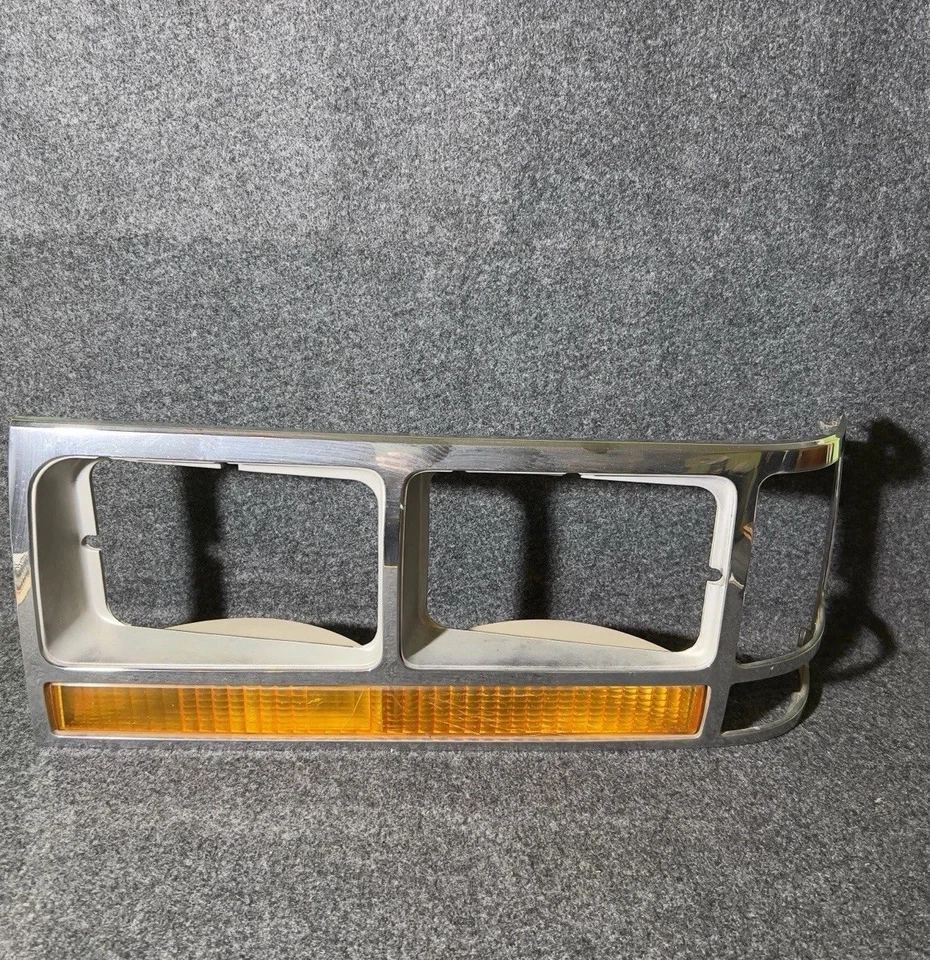 1988-1990 Ford LTD Crown Victoria DRIVER SIDE Headlight Bezel Turn Signal OEM - Image 2 of 4