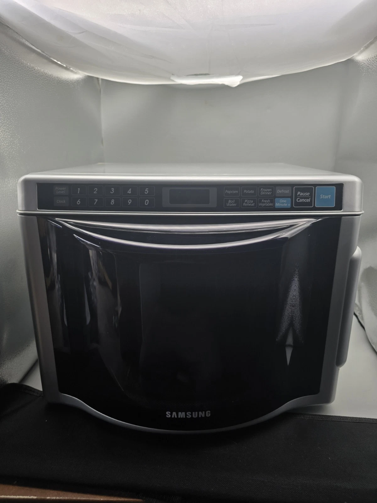 Samsung Space Saver Microwave MD800sc For Countertop, Dorm Room, Home, Or RV Use
Opens in a new wind