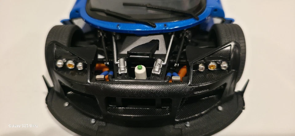 *RARO* AUTOART 1/18 GUMPERT APOLLO S LARANJA METÁLICO - Imagem 4 de 4