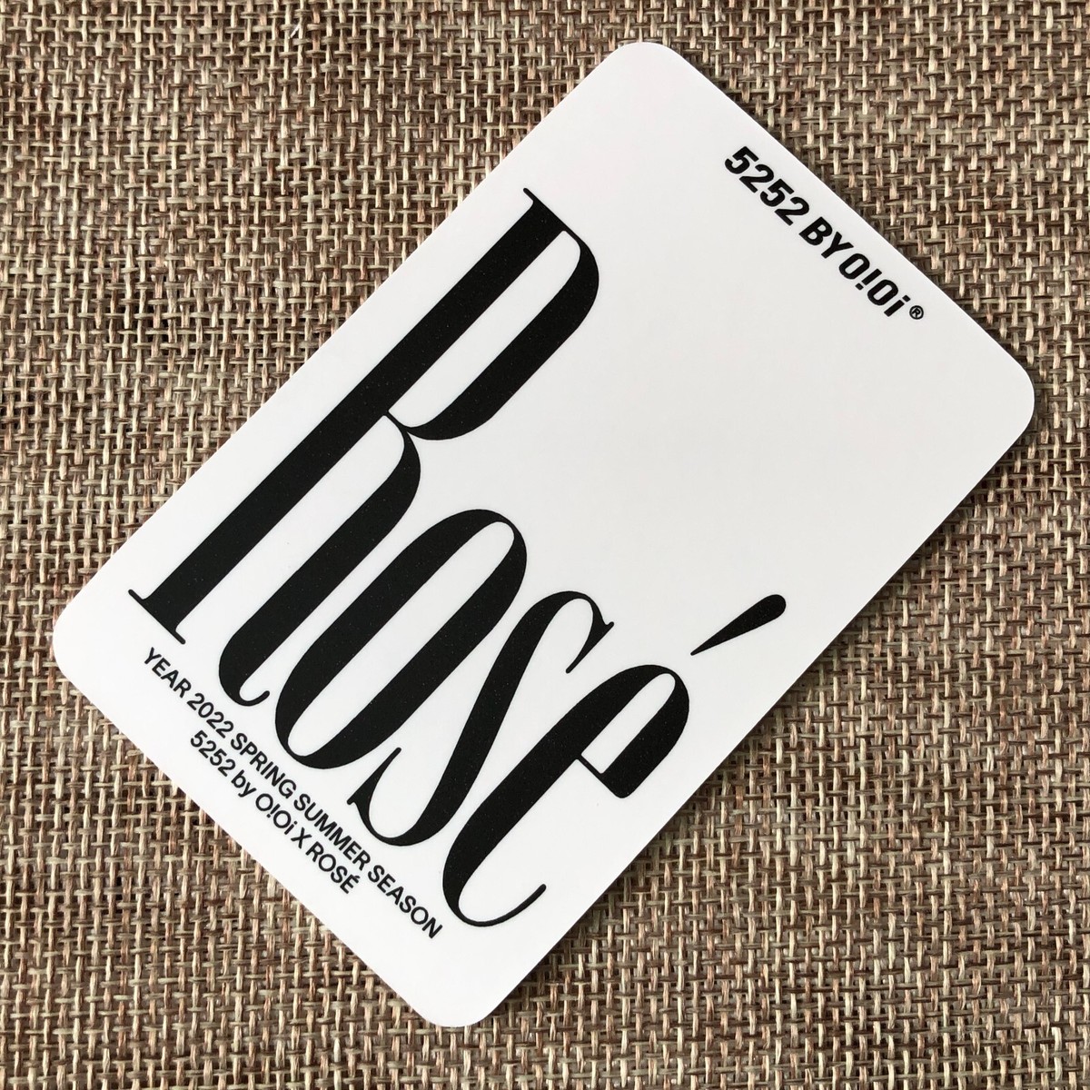 5252 by O!Oi × BLACKPINK Rosé の限定ジャケット 5252 by O!Oi × BLACKPINK Rosé の限定ジャケット 預訂發售中