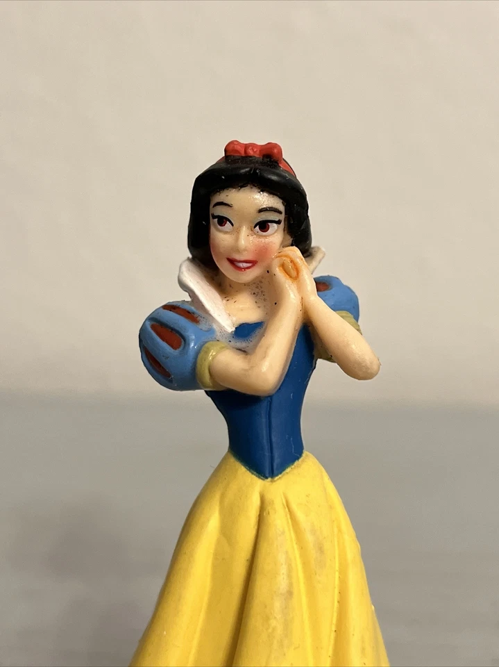 "Figura de acción blanca como la nieve disney 3,5"" juguete de pvc en base (usado" Foto 2 de 4