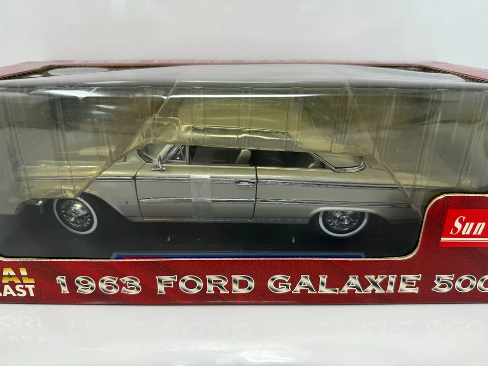 Sun Star 1963 Ford Galaxie 500 Hard Top 1:18 Diecast - Image 4 of 4