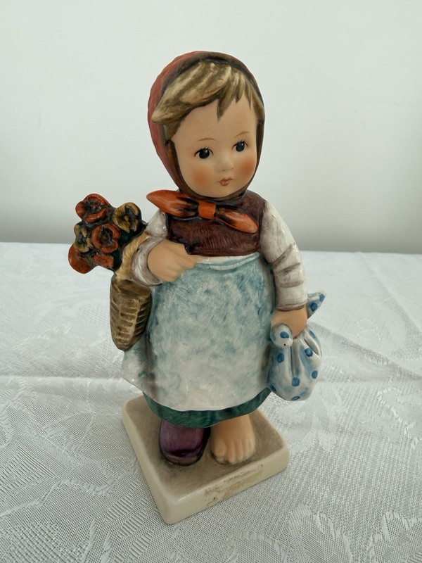 Goebel, Hummel "Weary Wanderer" 204 Figurine 1949 6"
