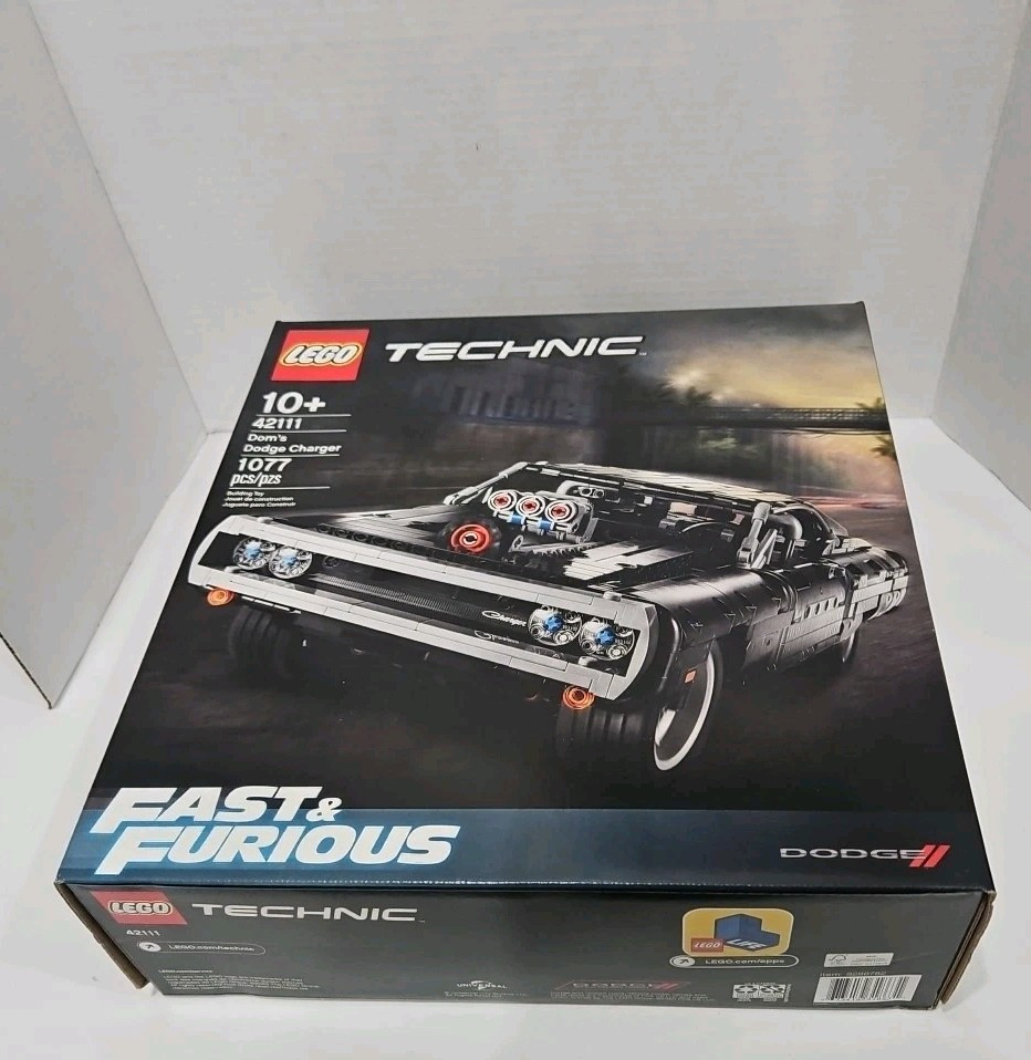 Retired MIB LEGO TECHNIC: Dom's Dodge Charger (42111) 673419318631