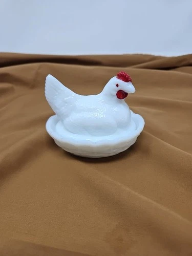 Vintage Small Westmoreland White Milk Glass Hen Chicken On Nest Covered Dish