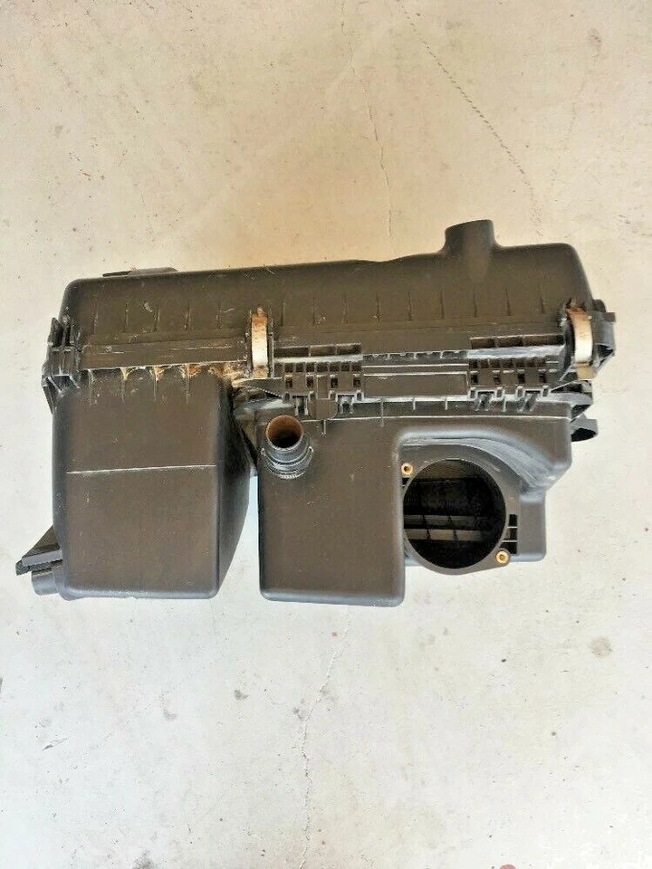 Conjunto de caixa de purificador de ar Cadillac DTS 4.6L V8 2006-2011 15812425 FABRICANTE DE EQUIPAMENTO ORIGINAL - Imagem 3 de 4