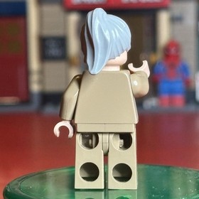 LEGO Aunt May minifigure Super Heroes Marvel Spider-man 4854