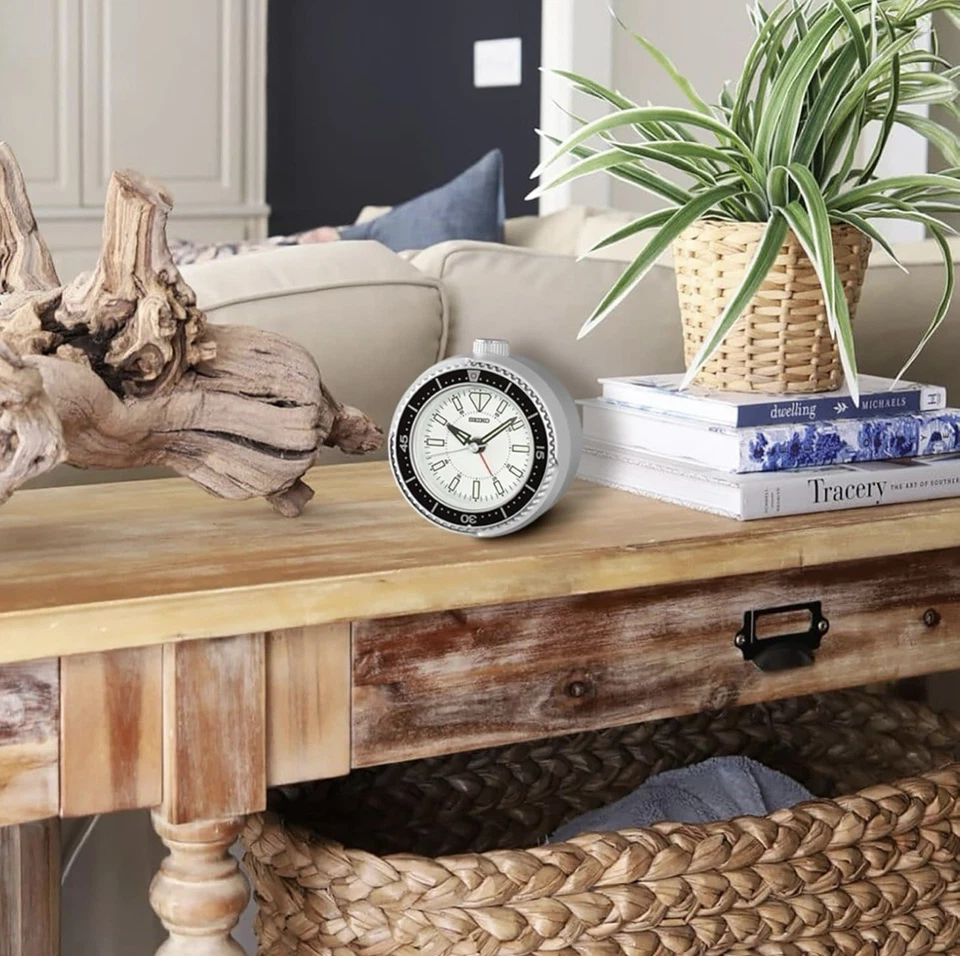 Seiko Mai QHE207 Silver Bedside Alarm Clock snooze, beep, light NEW - Image 4 of 4