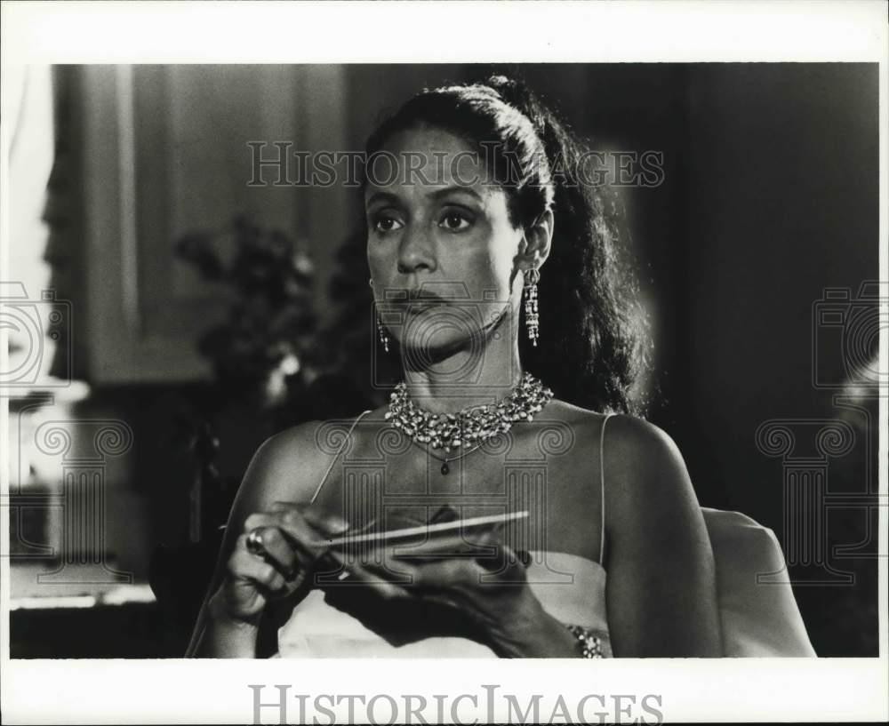 1997 Press Photo Sonia Braga stars in the dramatic film 