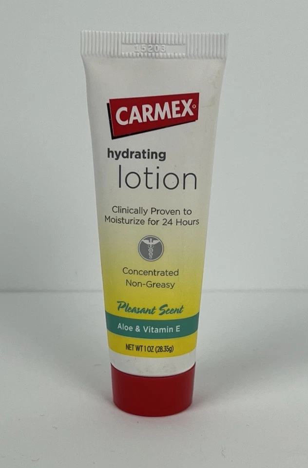 Loción hidratante Carmex aroma agradable con aloe y vitamina E - tamaño de viaje de 1 oz Foto 3 de 4