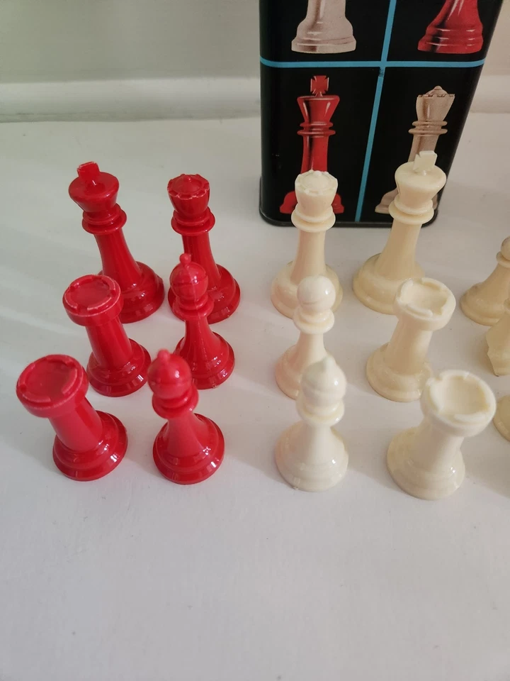 Ajedrez de plástico Halsam 32 vintage para hombre en caja original - Juego 420 *Un peón roto* Foto 2 de 4