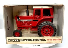 Ertl - 1/16 International 1566 - Special Edition Tractor -  4625 - Dusty