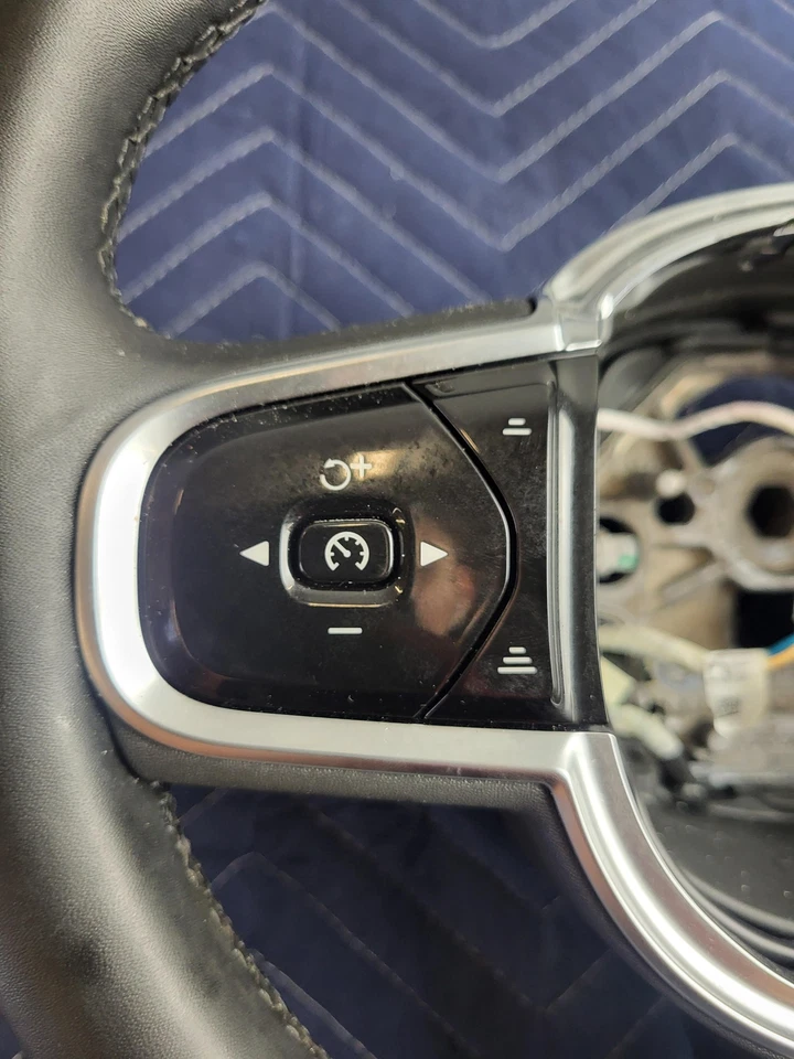 2024 VOLVO S60 Steering Wheel USED OEM - Image 2 of 4