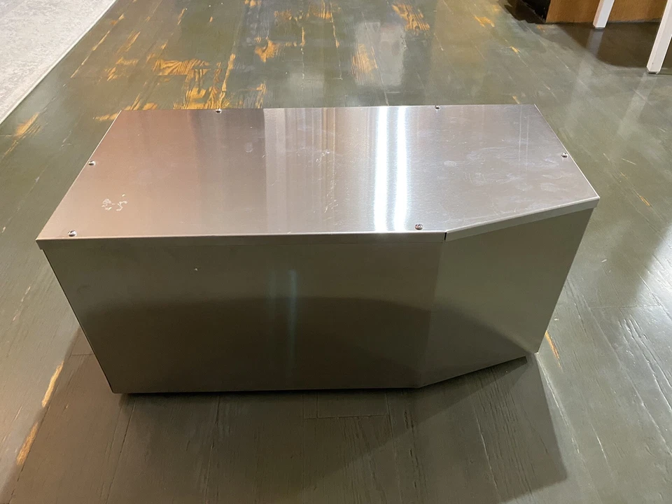 Desinfectante de aire industrial Atlantic Ultraviolet Corp con bombillas U V (NUEVO) Foto 3 de 4