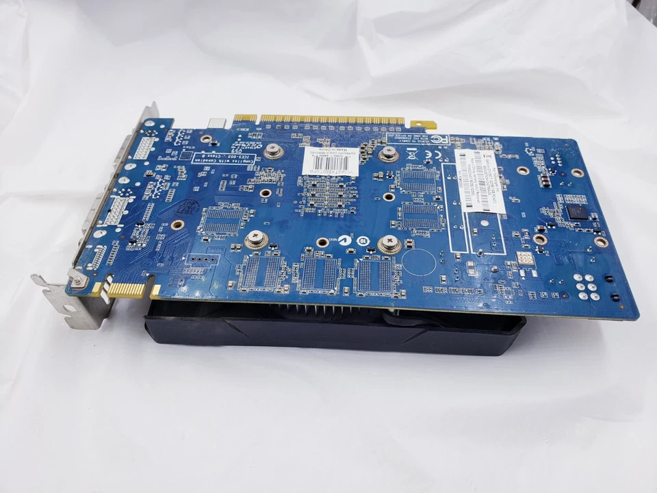 PNY GTX 550TI 1GB NVIDIA 192-Bit GDDR5 Core Clock 900 MHz PCI Express 2.0 x16 - Image 2 of 4