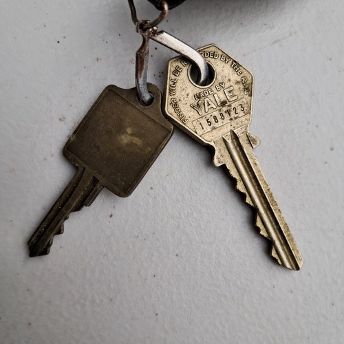 Vintage Morris 1100 Keyfob with RAC key, unknown key & part from a Riley Keyfob - Picture 6 of 8