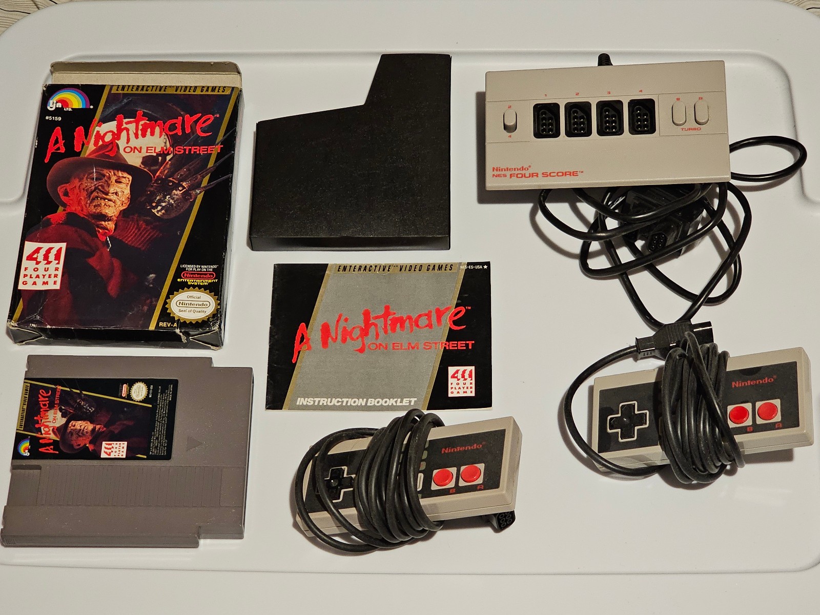 A Nightmare on Elm Street NES Complete CIB + 2 Controllers & Four Score