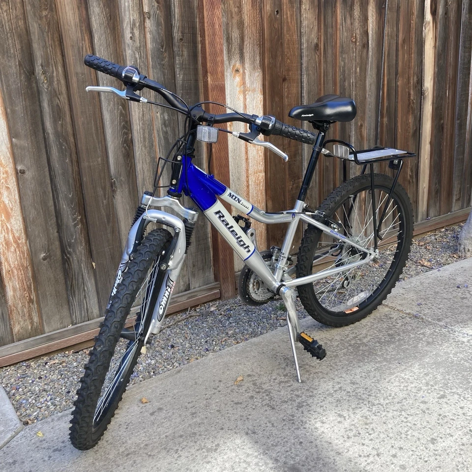 Raleigh 2002, 21 velocidades MTN Scout Girls 24" mountain bike com rack de bicicleta e manual - Imagem 2 de 4