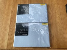 Taies d'oreiller M&S Easy Care. Bleu pâle. 1 dans chaque paquet.
