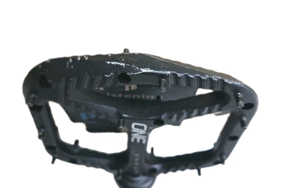 Pedal de plataforma para bicicleta MTB de aluminio negro OneUp Components - USADO Foto 3 de 4