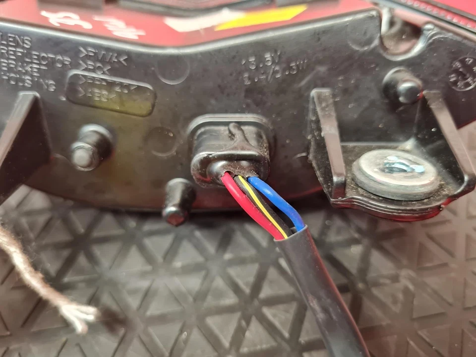 KAWASAKI KLE 650 VERSYS REAR BRAKE LIGHT 2023 - Image 2 of 4